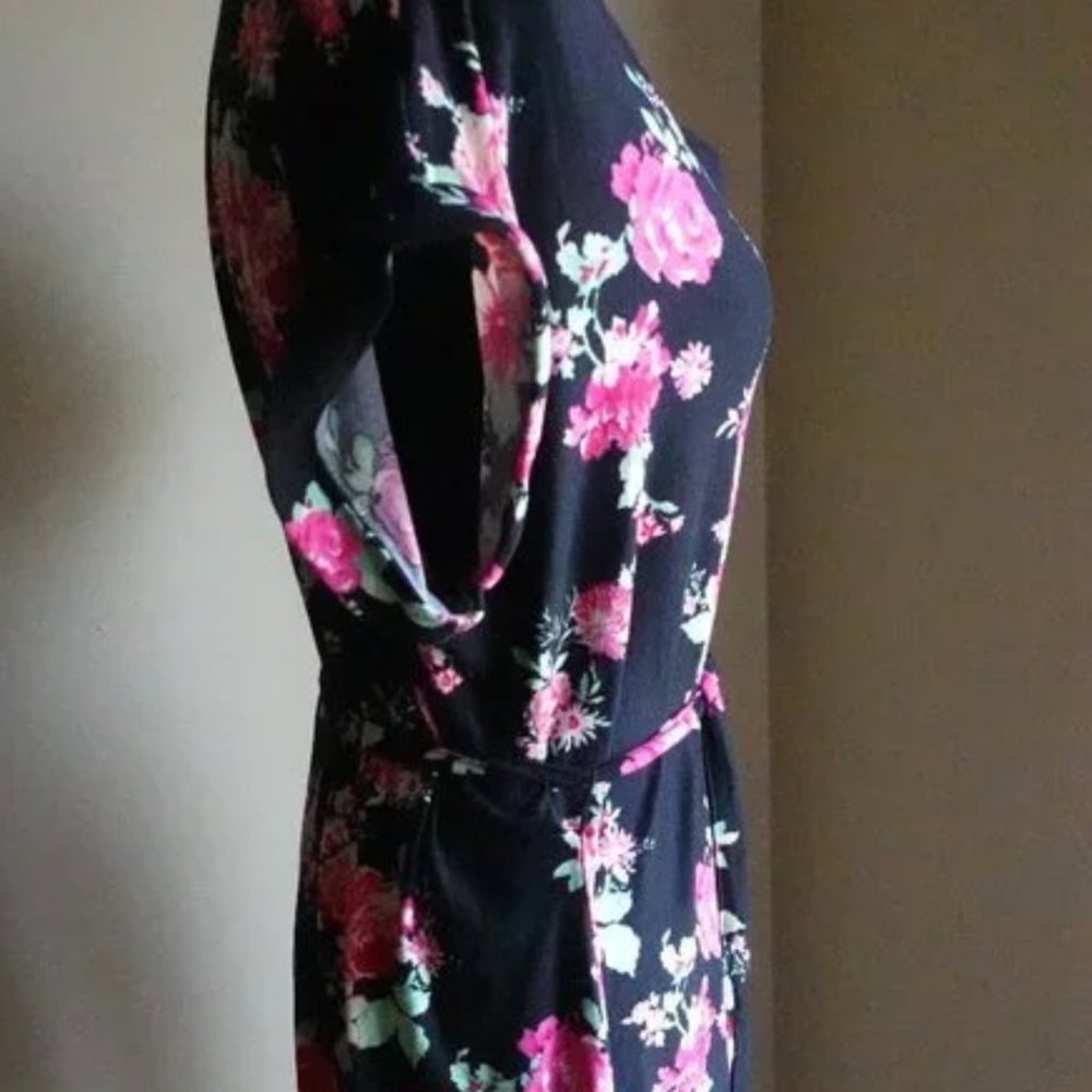 Fitted Flower Dress - Picture 3 of 11